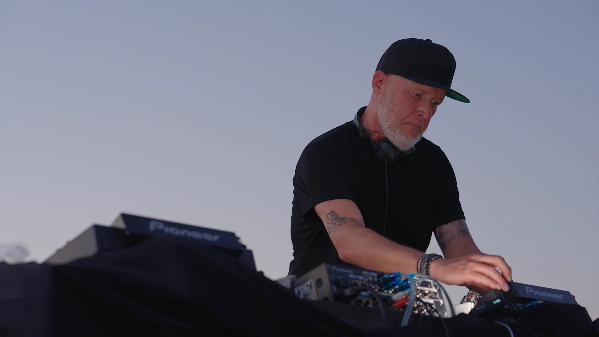 Reaching across the mixer, Live Music Set